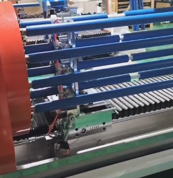 706-4四軸翻卷全自動(dòng)切臺(tái)-3